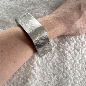 Square bangle